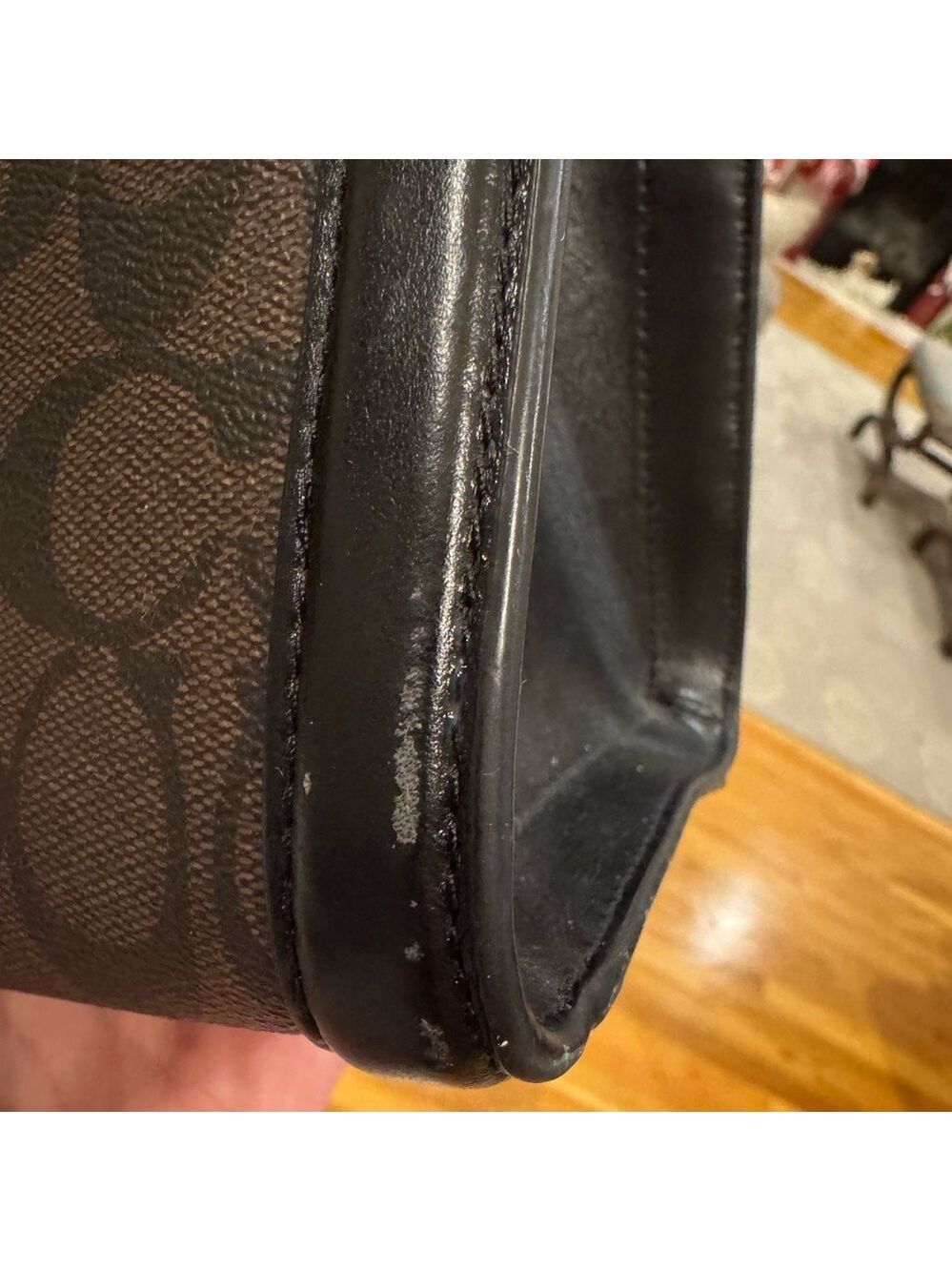 Coach - Zoe Carrycall - Black Leather and Signature Monogram Nice Condition 2019 - Picture 6 of 12